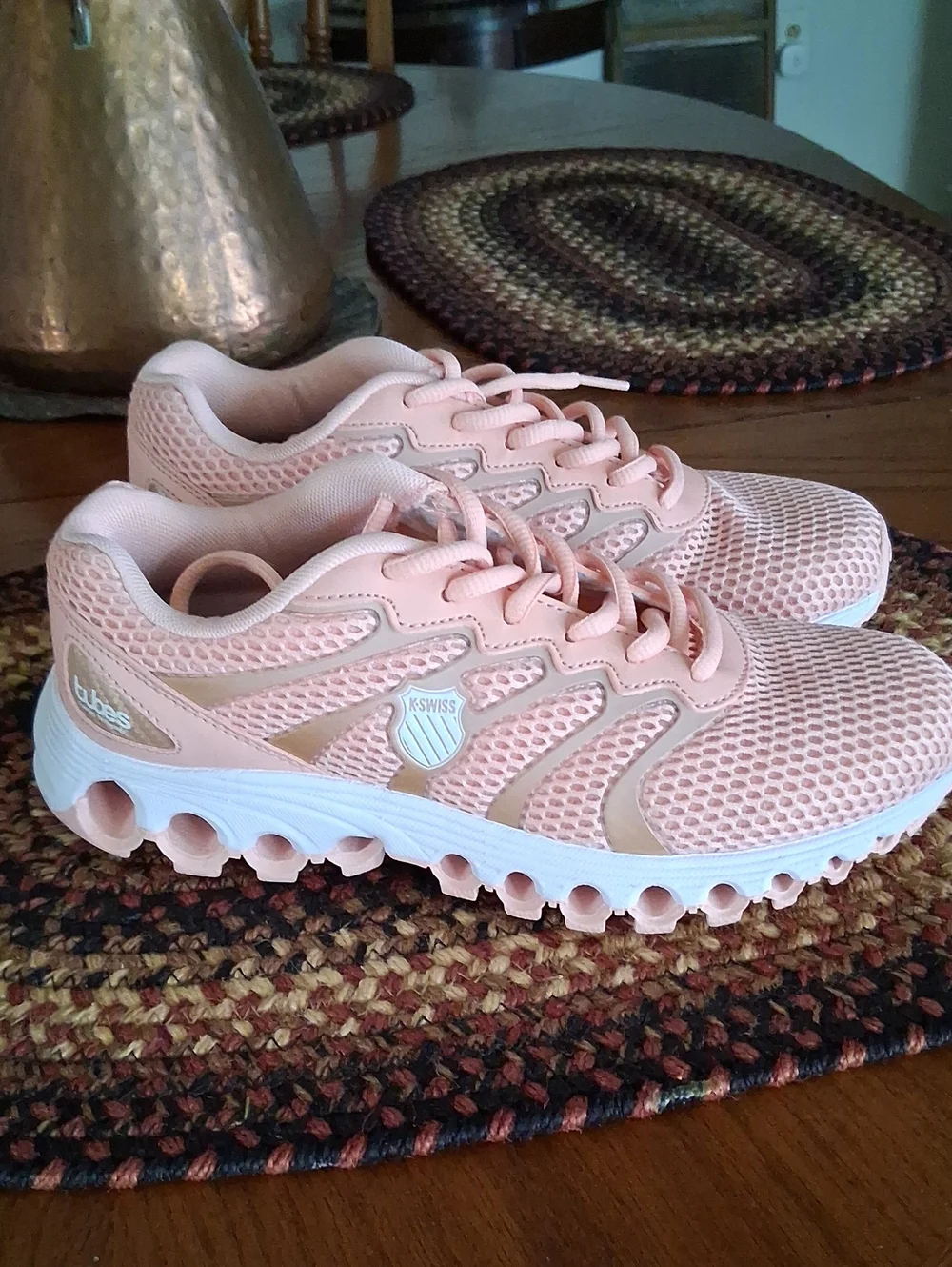 K-Swiss Women’s Peach Athletic Mesh Sneakers Sz.6
